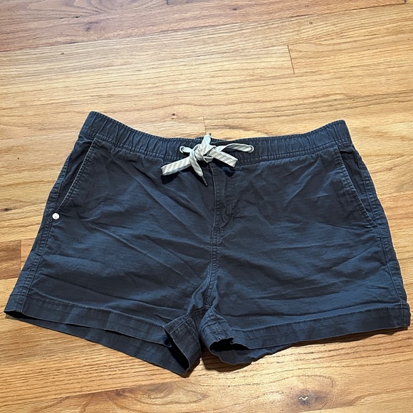 Vuori Women's Black Casual Shorts Sz medium - Picture 1 of 12